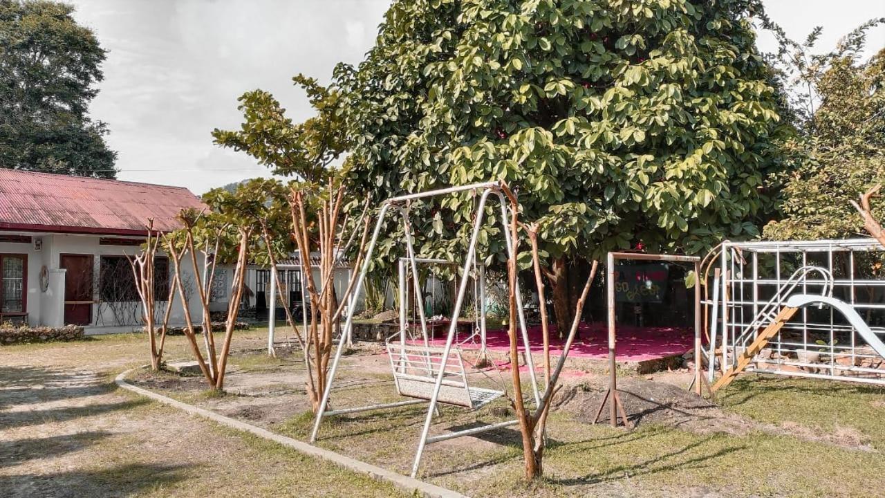 Brussels Homestay Balige Exterior foto